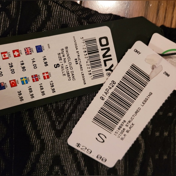 ONLY NWT Printed Leggings, stretchy. - Picture 12 of 12